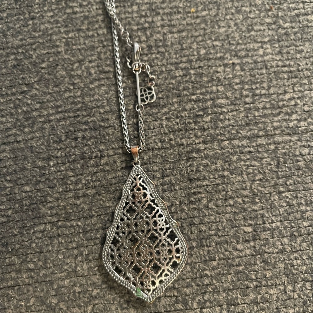 Kendra Scott necklace
